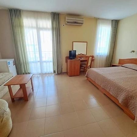 Family Hotel Selena Nesebar Bagian luar foto