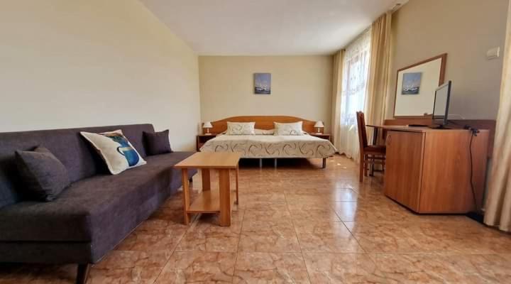 Family Hotel Selena Nesebar Bagian luar foto