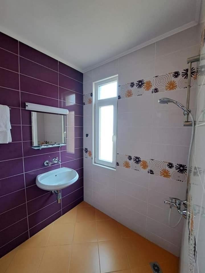 Family Hotel Selena Nesebar Bagian luar foto