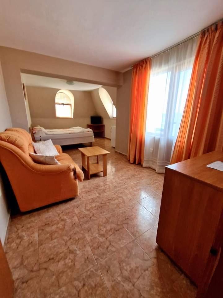 Family Hotel Selena Nesebar Bagian luar foto