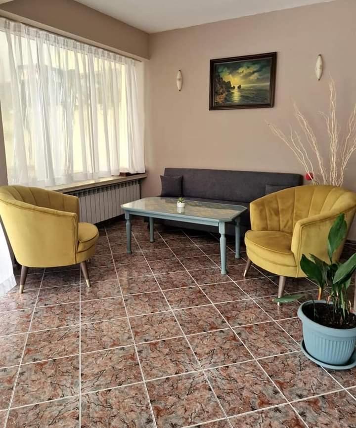 Family Hotel Selena Nesebar Bagian luar foto