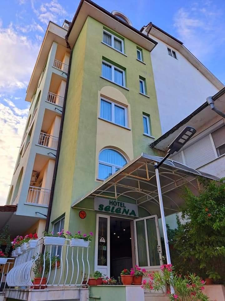 Family Hotel Selena Nesebar Bagian luar foto
