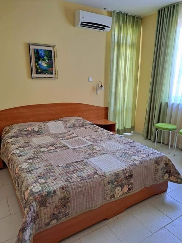 Family Hotel Selena Nesebar Bagian luar foto