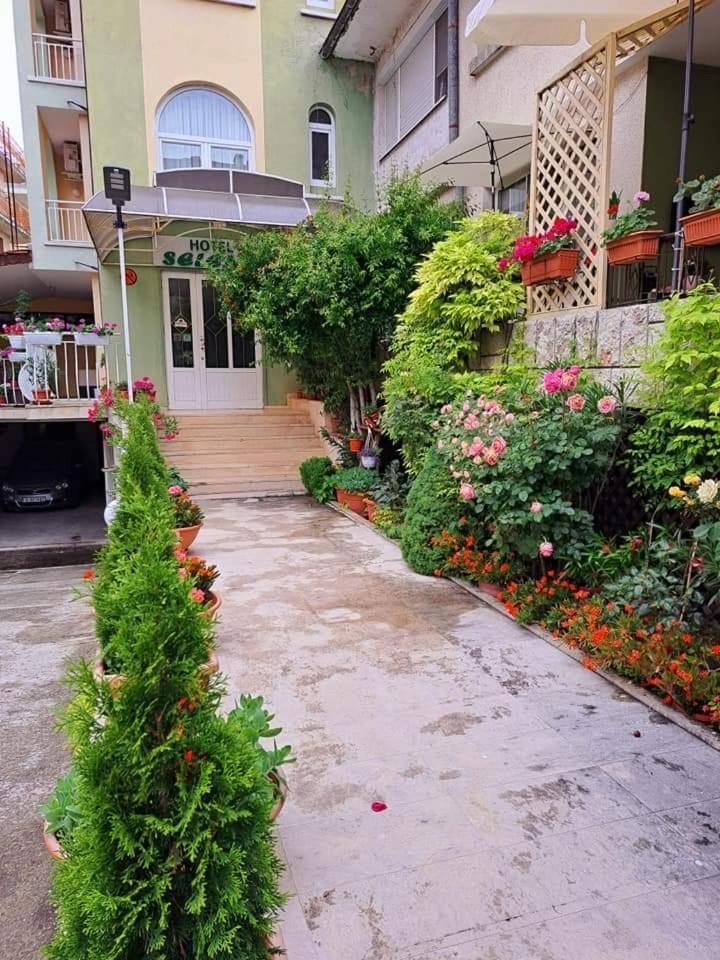 Family Hotel Selena Nesebar Bagian luar foto