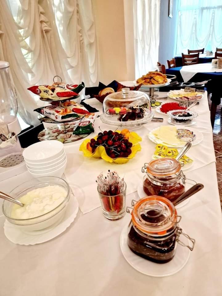 Family Hotel Selena Nesebar Bagian luar foto