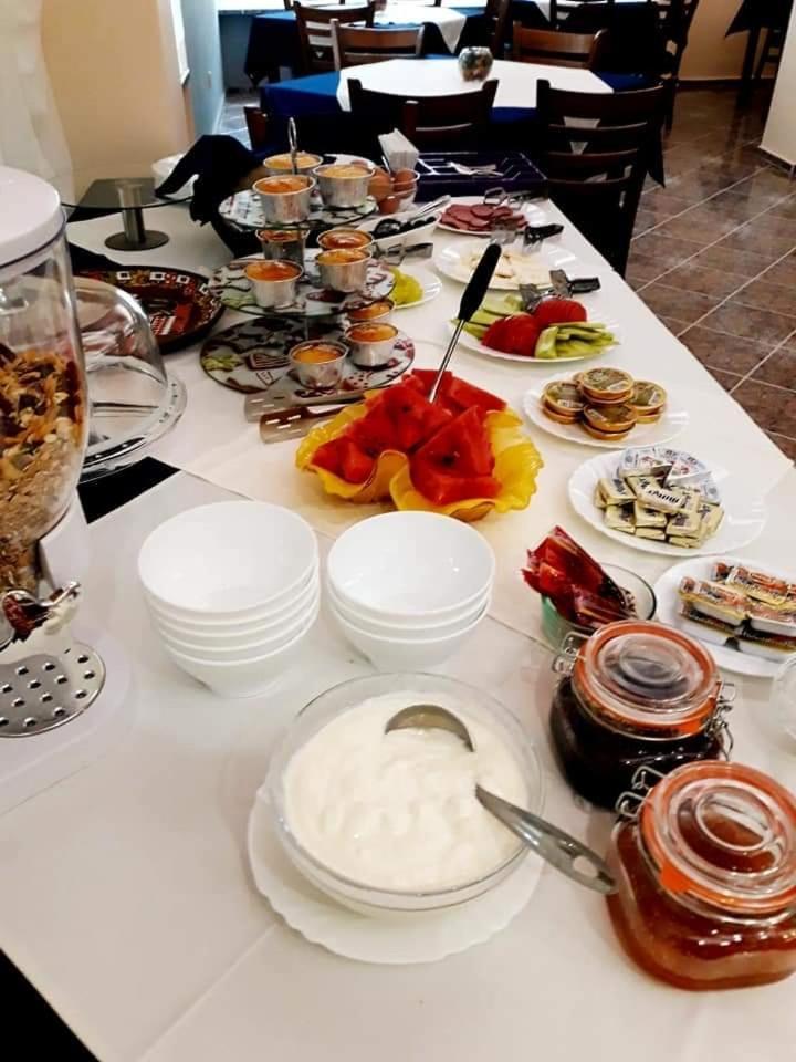 Family Hotel Selena Nesebar Bagian luar foto