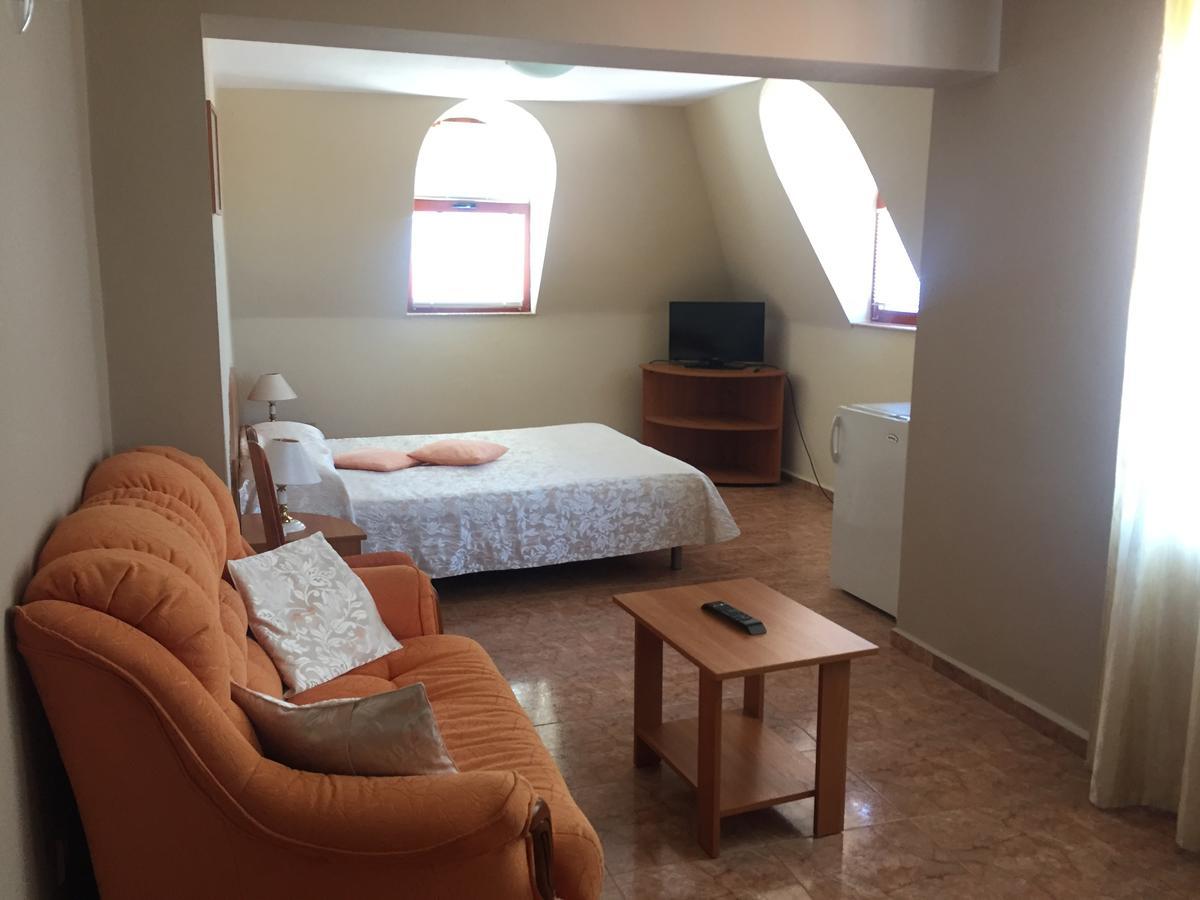 Family Hotel Selena Nesebar Bagian luar foto