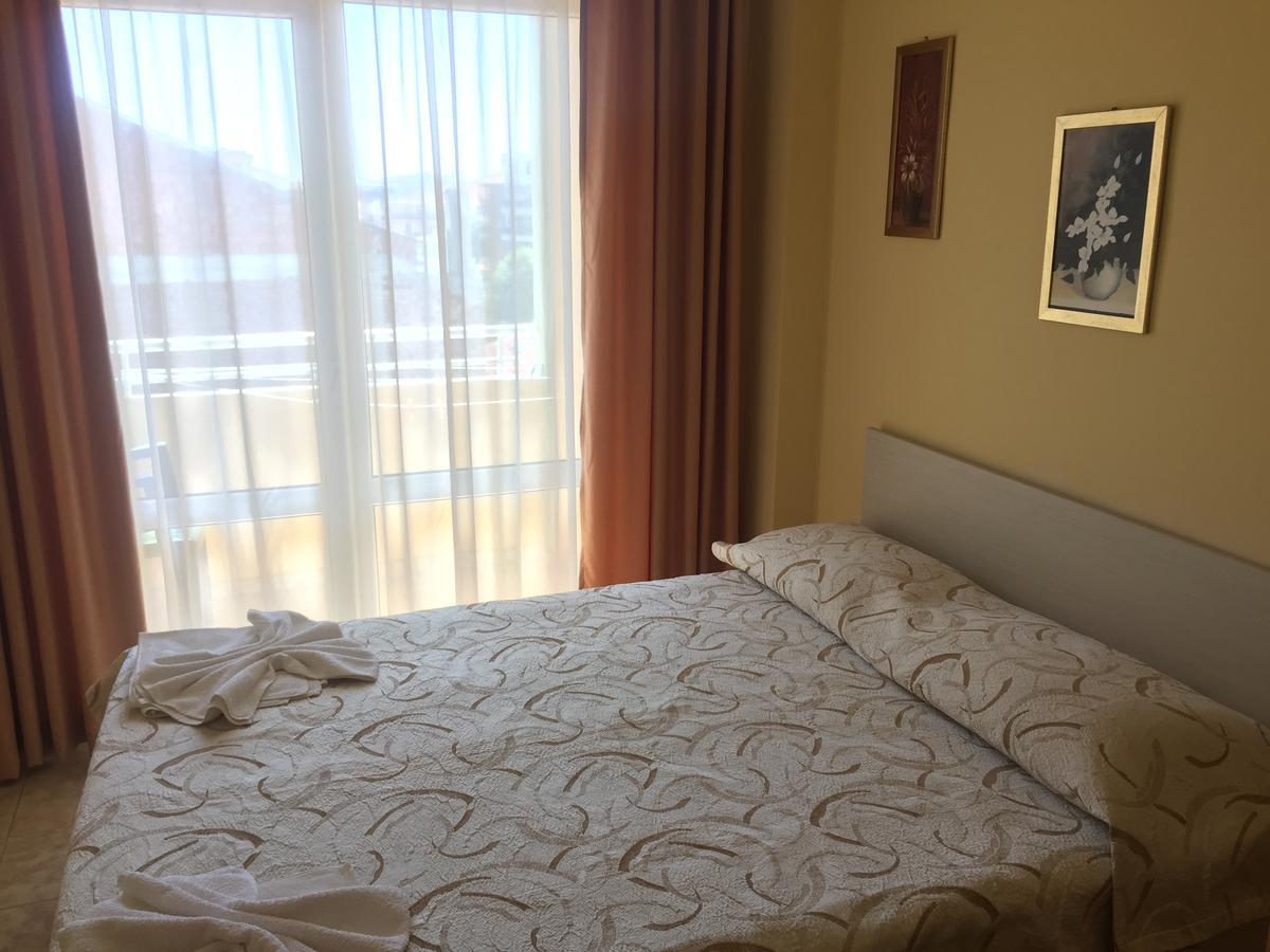 Family Hotel Selena Nesebar Bagian luar foto